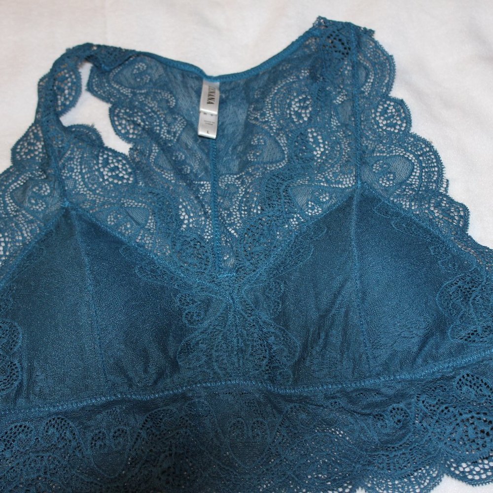 NEVER WORN - Lace Racer Back Cami